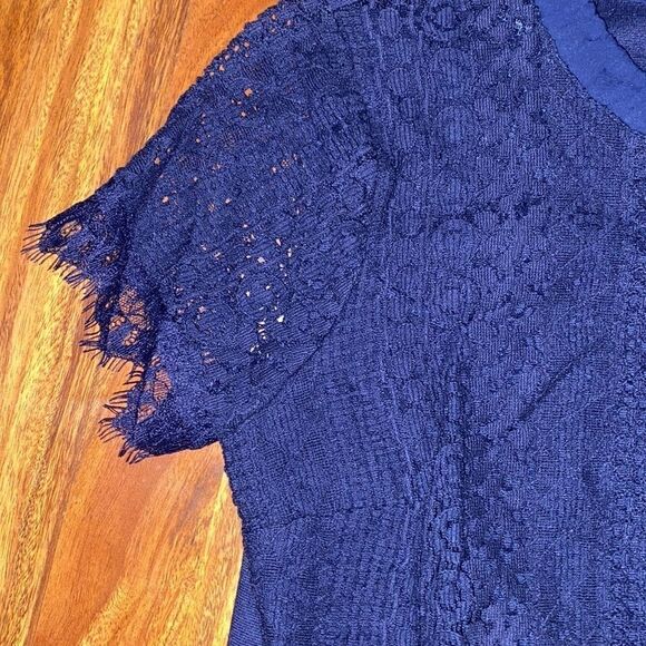 LaurenāConradĀ NavyāLaceāBlouse - Picture 3 of 6